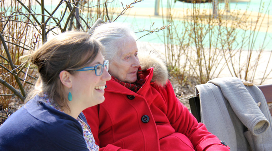 La Bruyére femmes sur un banc